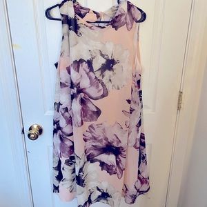 This floral lightweight dress great for causal and formal wear at the same time